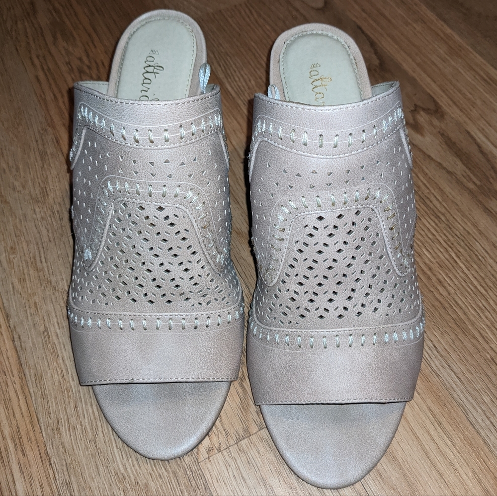 Altar'd State, Size 8, Tan/Blush
